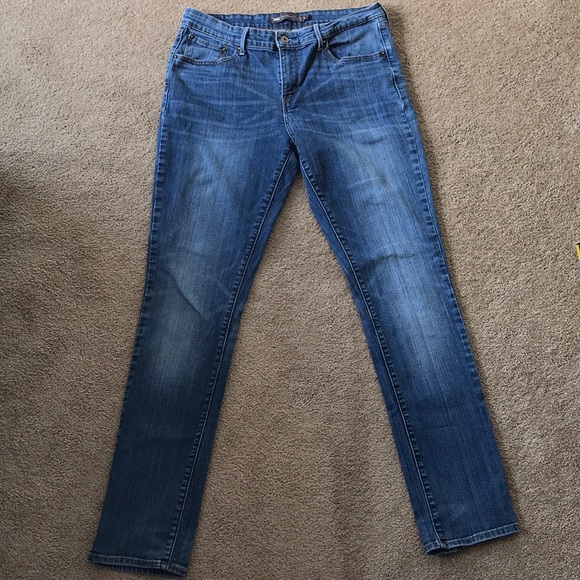 levi demi curve classic slim leg